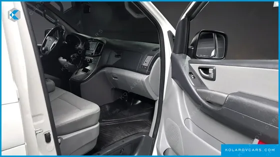 HYUNDAI STAREX VAN 3-SEATER