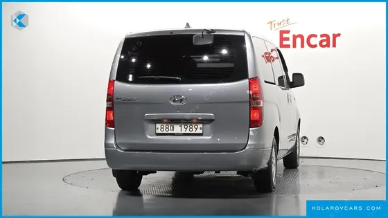 HYUNDAI STAREX VAN 5-SEATER