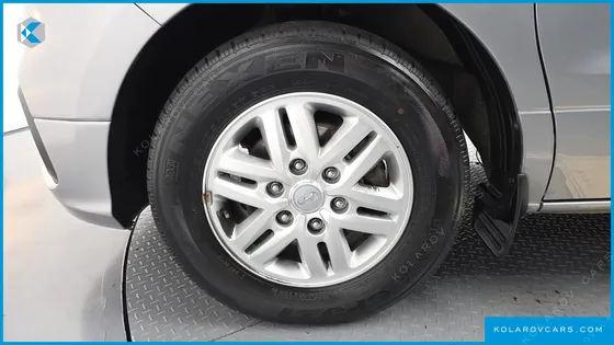 HYUNDAI STAREX VAN 5-SEATER
