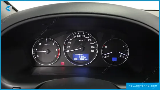 HYUNDAI STAREX VAN 5-SEATER