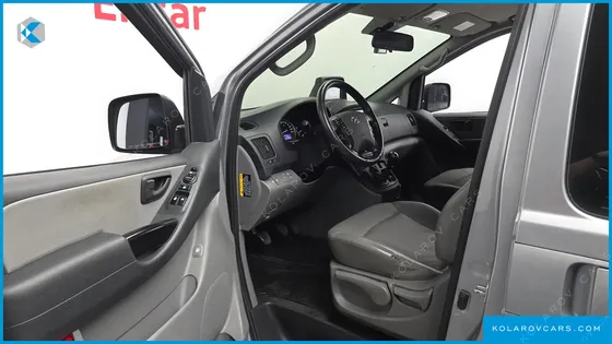 HYUNDAI STAREX VAN 5-SEATER