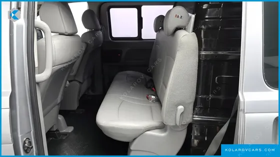 HYUNDAI STAREX VAN 5-SEATER