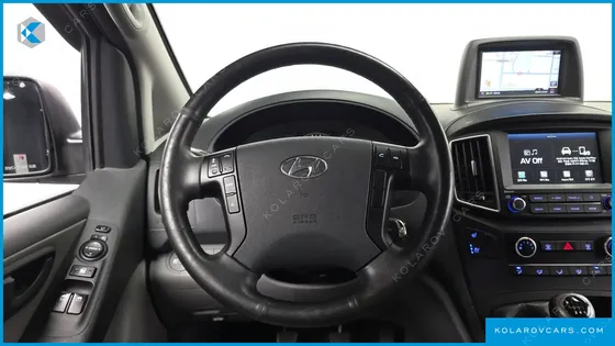 HYUNDAI STAREX VAN 5-SEATER