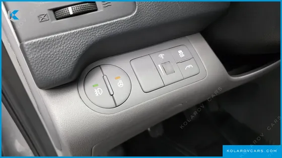 HYUNDAI STAREX VAN 5-SEATER