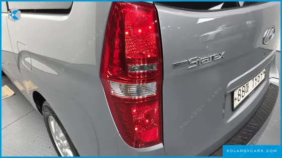 HYUNDAI STAREX VAN 5-SEATER