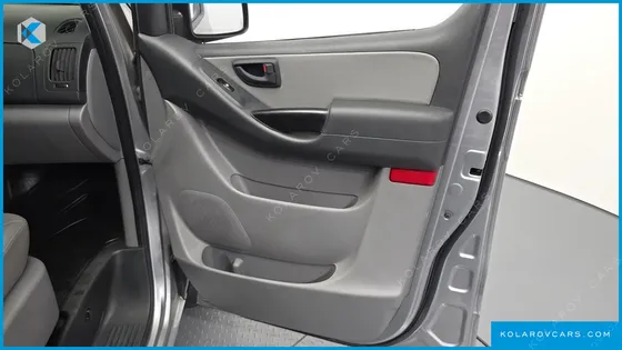HYUNDAI STAREX VAN 5-SEATER
