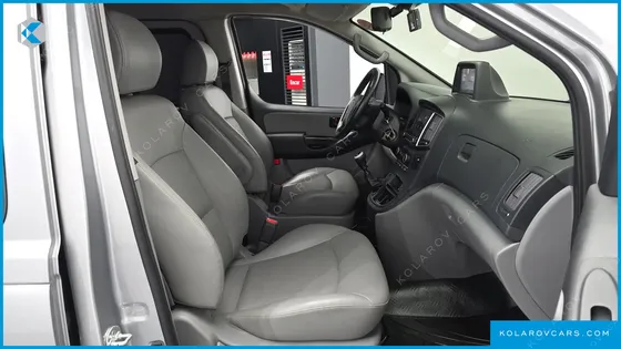 HYUNDAI STAREX VAN 5-SEATER