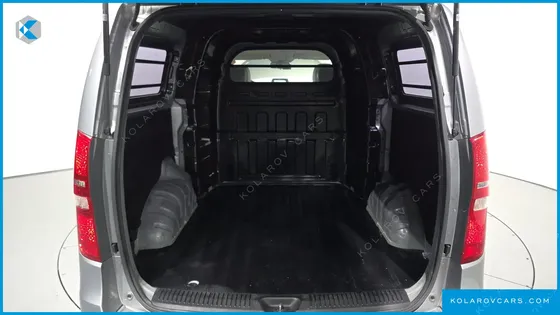 HYUNDAI STAREX VAN 5-SEATER
