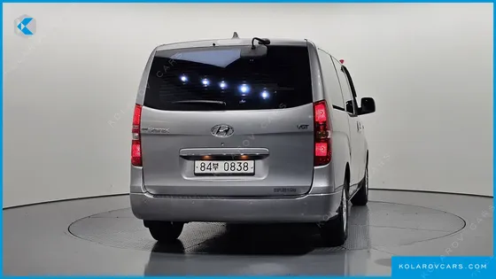 HYUNDAI STAREX VAN 5-SEATER