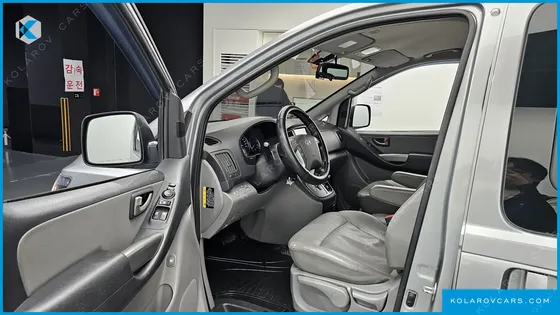 HYUNDAI STAREX VAN 5-SEATER