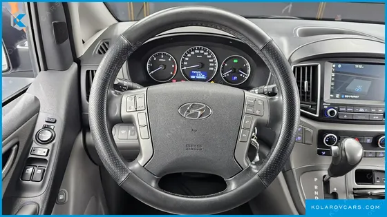 HYUNDAI STAREX VAN 5-SEATER