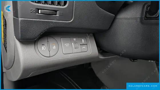 HYUNDAI STAREX VAN 5-SEATER