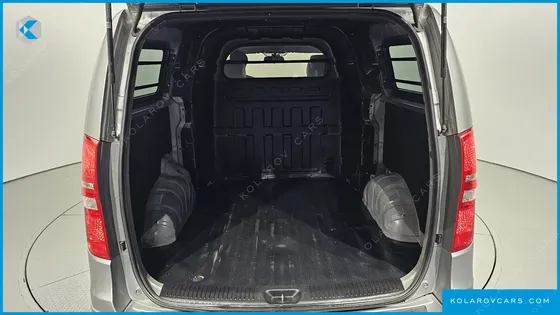 HYUNDAI STAREX VAN 5-SEATER
