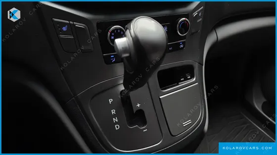 HYUNDAI STAREX VAN 3-SEATER