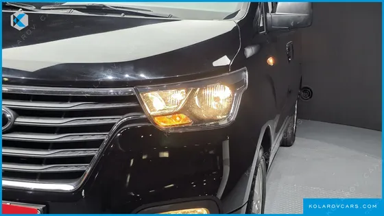 HYUNDAI STAREX VAN 3-SEATER