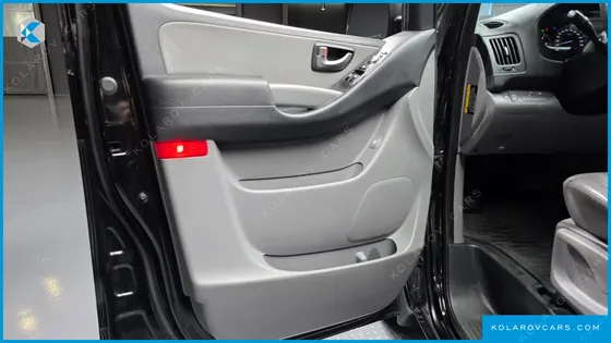HYUNDAI STAREX VAN 3-SEATER