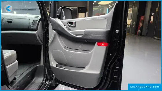 HYUNDAI STAREX VAN 3-SEATER