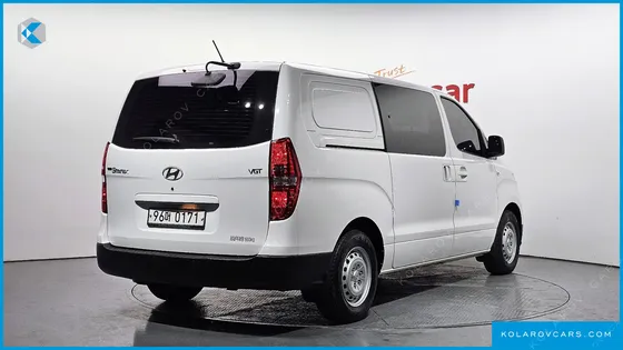 HYUNDAI STAREX VAN 5-SEATER