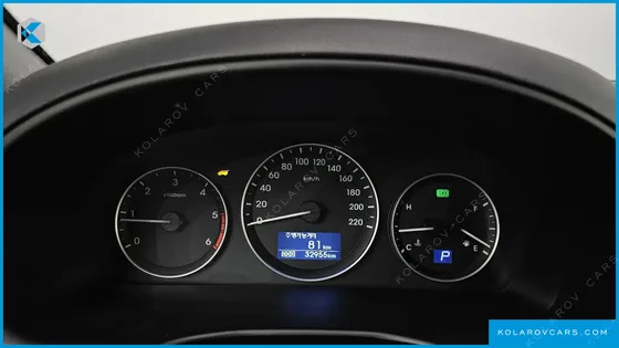 HYUNDAI STAREX VAN 5-SEATER