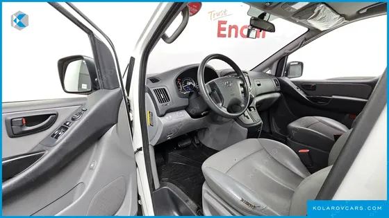 HYUNDAI STAREX VAN 5-SEATER