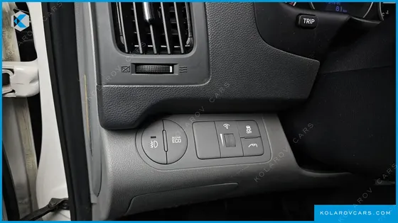 HYUNDAI STAREX VAN 5-SEATER