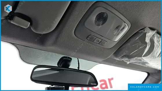 HYUNDAI STAREX VAN 5-SEATER