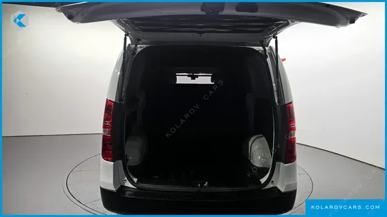 HYUNDAI STAREX VAN 5-SEATER