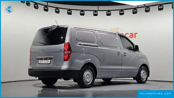 HYUNDAI STAREX VAN 3-SEATER