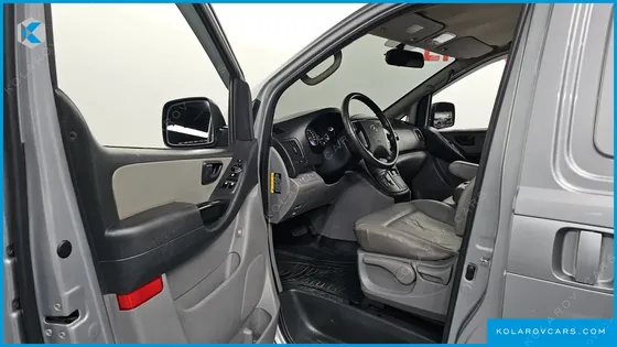 HYUNDAI STAREX VAN 3-SEATER