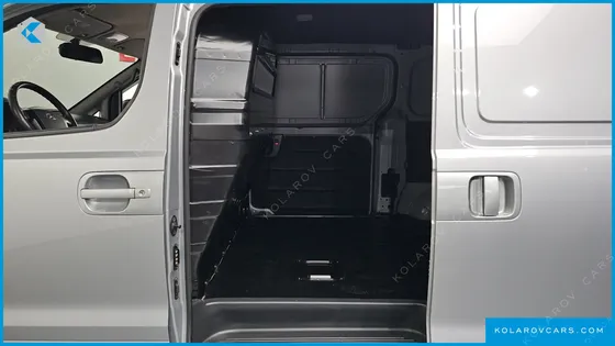 HYUNDAI STAREX VAN 3-SEATER