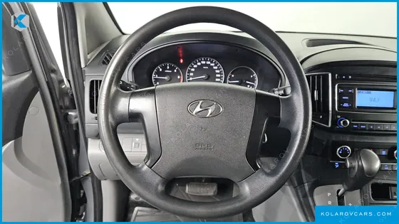 HYUNDAI STAREX VAN 3-SEATER