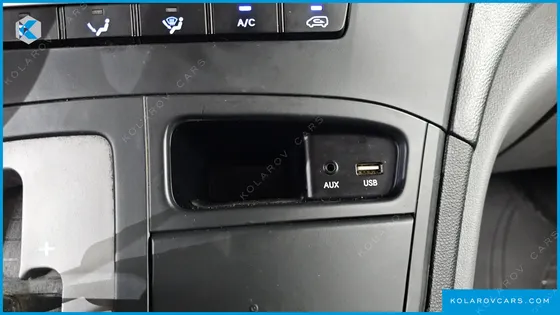 HYUNDAI STAREX VAN 3-SEATER