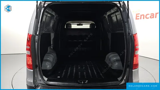 HYUNDAI STAREX VAN 3-SEATER