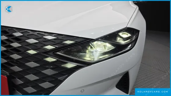 HYUNDAI GRANDEUR LE BLANC