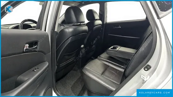 HYUNDAI I30 1.6 VGT LUXURY