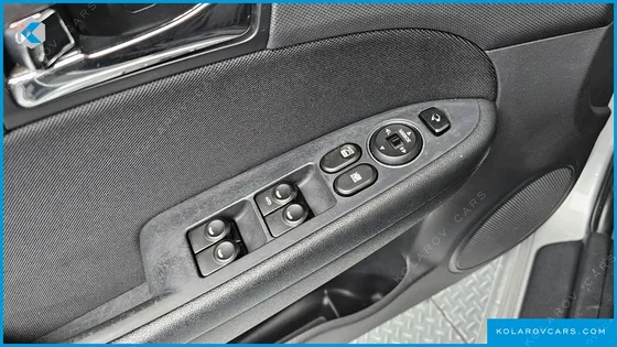 HYUNDAI I30 1.6 VVT LUXURY