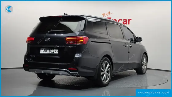 KIA CARNIVAL 9-SEATER NOBLESSE SPECIAL