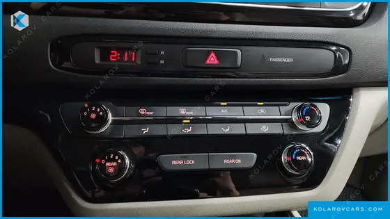 KIA CARNIVAL 9-SEATER PRSTIGE