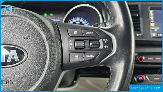 KIA CARNIVAL 9-SEATER PRSTIGE