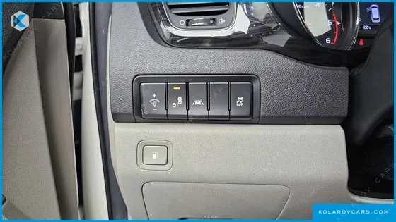 KIA CARNIVAL 9-SEATER PRSTIGE
