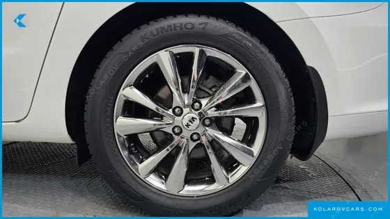 KIA CARNIVAL 9-SEATER PRSTIGE