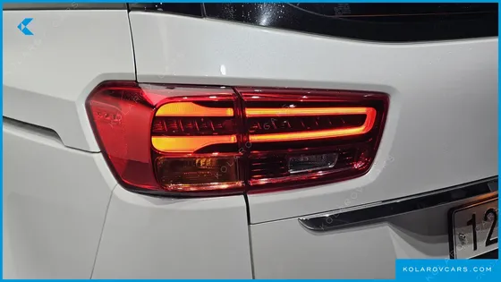 KIA CARNIVAL 9-SEATER PRSTIGE