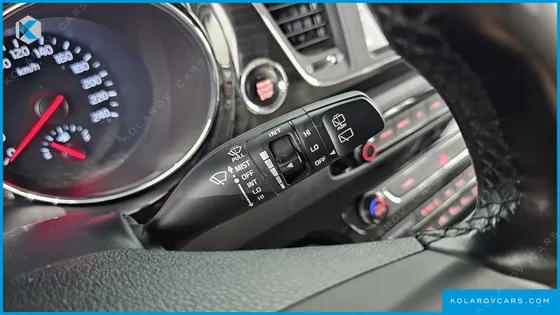 KIA CARNIVAL 9-SEATER PRSTIGE