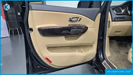 KIA CARNIVAL 9-SEATER NOBLESSE SPECIAL