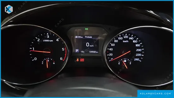 KIA CARNIVAL 9-SEATER PRSTIGE