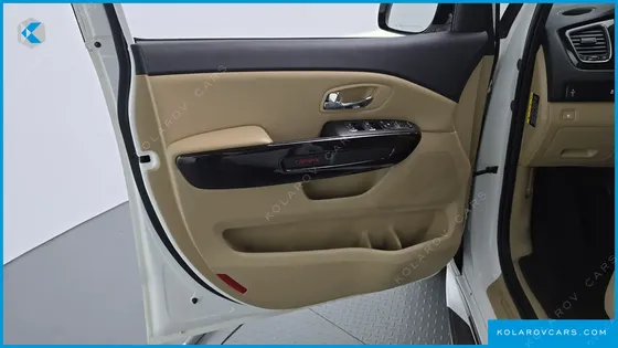 KIA CARNIVAL 9-SEATER PRSTIGE