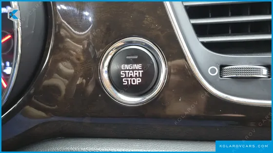 KIA CARNIVAL 9-SEATER PRSTIGE