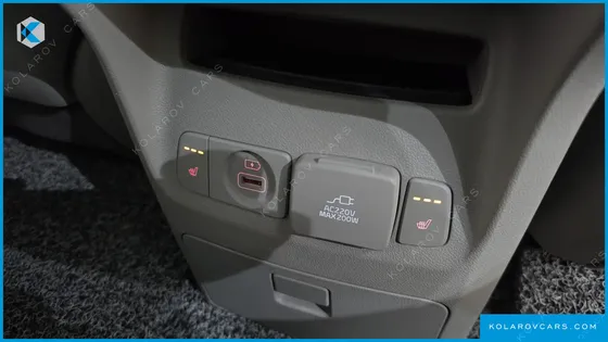 KIA CARNIVAL GASOLINE 9-SEATER NOBLESSE SPECIAL