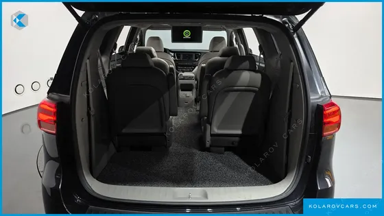 KIA CARNIVAL GASOLINE 9-SEATER NOBLESSE SPECIAL