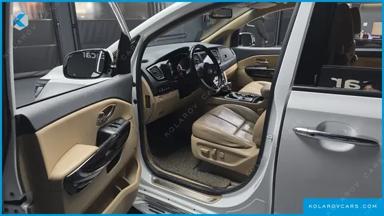 KIA CARNIVAL 9-SEATER NOBLESSE SPECIAL